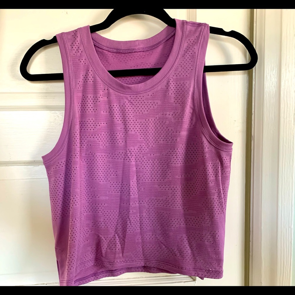 lululemon RUN crop tank.Size 4 but fits a Small.